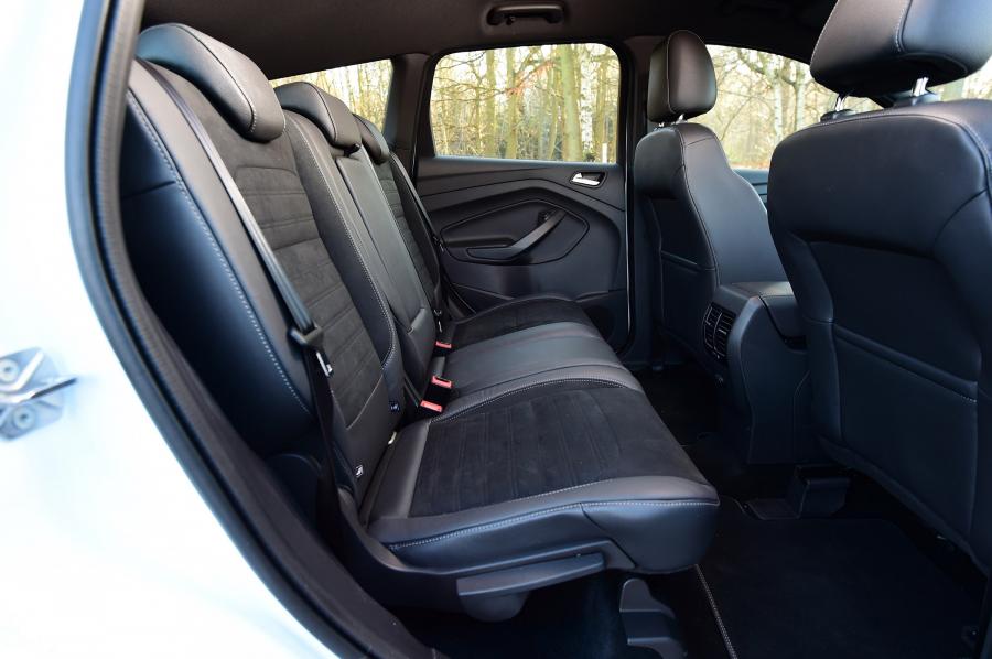 Интерьер Ford Kuga ST-Line 2017 года  (UK) (фото 3 из 63)